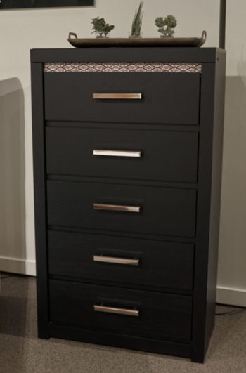 Shoralli - Five Drawer Chest - Black