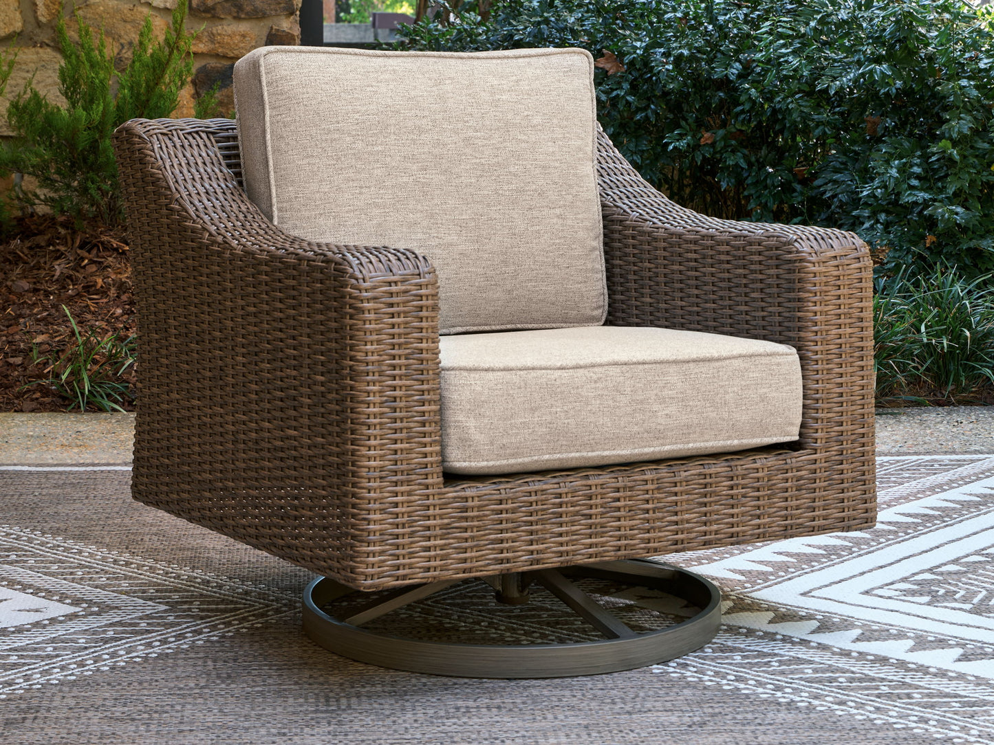 Laguna Heights - Swivel Lounge With Cushion - Beige